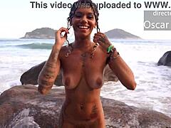 فتاتي الصغيرة البريئة تذهب مجنونة في أول تجربة عامة مزدوجة مع قضيب أسود كبير!