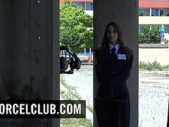 أسرار خلف الكواليس في السجن مكشوفة في لحظات سوفتكور عنيفة