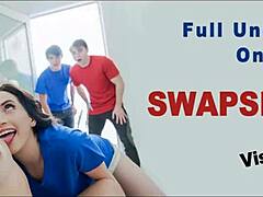 लिली लरिमर और काइलि रॉकेट स्टीपब्रदर्स के साथ सेक्स स्वैप करतीं वाइल्ड ऑर्गी में