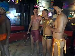 カーニバルのウォームアップで金髪美女たちの熱いグループアクション