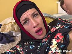 Mož je postal besen in kaznoval ženo v garaži