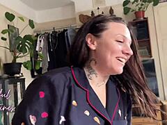 Mak tiri tangkap aku rakam, ragu tapi benarkan aku habis atas pepek berbulu dia. Tak tahan curang dengan ayah!