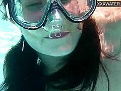 Hey, willst du Minnie Manga und Eduard unter Wasser kommen sehen?