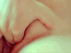 Gadis Perawan Pamer Memek di Aksi Grup Asia yang Liar!