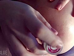 فتاة شابة هاوية تلمس شرجها عن قرب