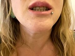 Κατάπια Τεράστια Τσίχλες σε Ψηλό Femdom Vore Fetish