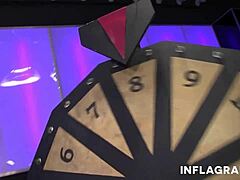 Шлюшные курицы доминируют в сцене оргии