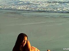 Hottie Shakin Her Booty On Public Beach!