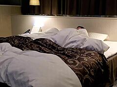 장난기 많은 일본 베이비가 무수정 JAV 액션에서 유혹해