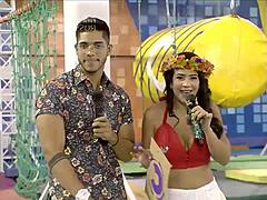 we're kicking off with the girls' parade in this sunny showdown battle