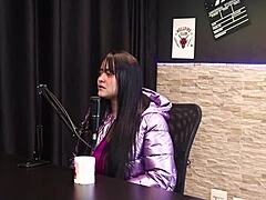 Era menor quando nude vazou na internet, veja Pamela Sagaz em vermelho