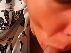 Mature babe gives a super blowjob sucking like crazy 😍