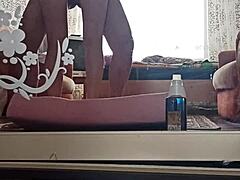 Казахская пара снимает свое домашнее видео 😊