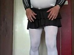 Mark Wright, a bisexual sissy, is eager to experience real penetration and cumshot