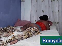 gordinha do rabetao jogando free fire com shortinho no rabadao, amigo viu ja botou piroca e socou firme ate gozar