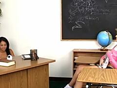 Dělají mladé 18+ lesby strapon na sobě?