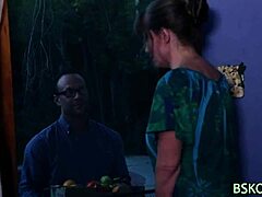 Chceš vidět, jak je zadek a obličej téhle pornohvězdy pokrytý?