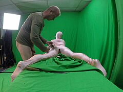 Scarlett Johnson Shows Pink Pussy