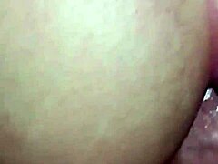 Жена исследует интимные моменты в любительском видео