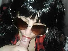 I love sucking as a slutty mommy milf.