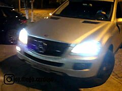 Novinka tajnica me pozdravi z izpostavljenimi joški!