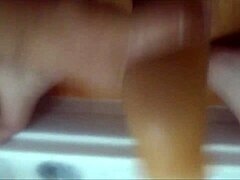 ぽっちゃり男たちが風呂で熱い手コキを楽しむ