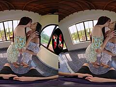 Dve vruće Latinke tresu seksi VR trojku