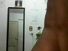 Colombian young girl masturbates intensely squirting