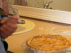 Hej, chceš vidět diesel bondage a gay ochutnávání spermií?