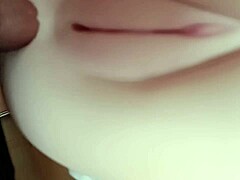 Amateur gets anal pleasure in HD