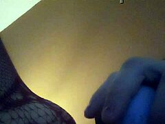 leftyxlucci starts fucking herself with fat pussy masturbation moves