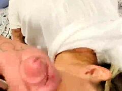 wife gives sexy facial with deepthroat