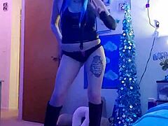 Amateur Performs Striptease on Webcam