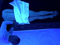 Gigi Breeze чупи масаж с черна светлина от тийнейджър 18+ 18+ топ 1