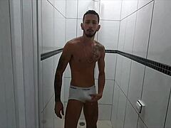 Gabriel Victor Pauzudo Safado tiene orgasmo bareback con estrella porno al aire libre en escena gay amateur intensa