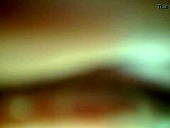 Hey Frau, bereit mir deine enge Muschi heute Nacht zu zeigen?