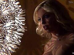 Britney Amber Shows Big Tits and Ass Nude