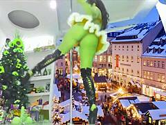 i am grinch hot folla in split and dance on pole