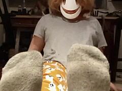 yo, wanna smell my dirty feet and worship these kinky toes tonight?