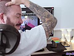 Dejo Que Mi Jefe Me Folle Para Mantener Mi Trabajo