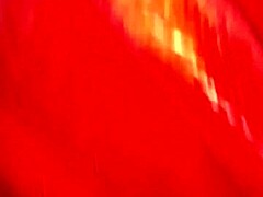 ¡Que rico me modela sus uñas la latina amateur!