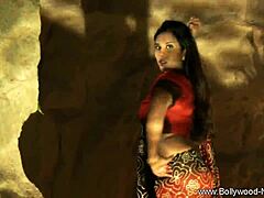 Who is this exotic lover mystery dancer performing solo?