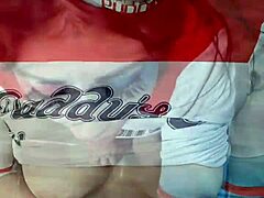 Hey, watch Harley Quinn seduce the guard, drain his cum, and escape covered in jizz!