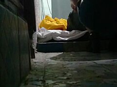 This amateur girl knows how to work that blowjob