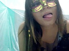 entro a la cama de mi hermanastra y me recibe con una mamada muy deliciosa me mamo hasta los testiculos la muy zorra ella quiere que la folle intenso blowjob ass milf pov big ass amateurs not sister sex