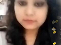 Сона Бхабхи показывает большие соски в диком веб-чате