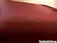 Миниатюрная секси-девочка трахается с волосатым пакистанцем в районе POV 😈🍆