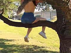 haha, pissing from a tree at gral paz, crazy right?