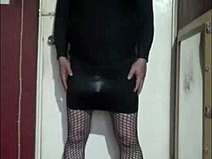 Bisexual crossdresser pumps up bigger for homemade fun suggesting more to come