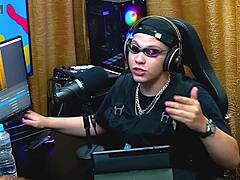 Flora VIP shows tits on podcast?